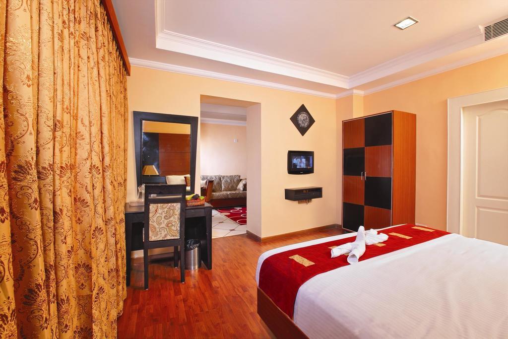 Emarald Hotel Cochin Kochi Exterior foto