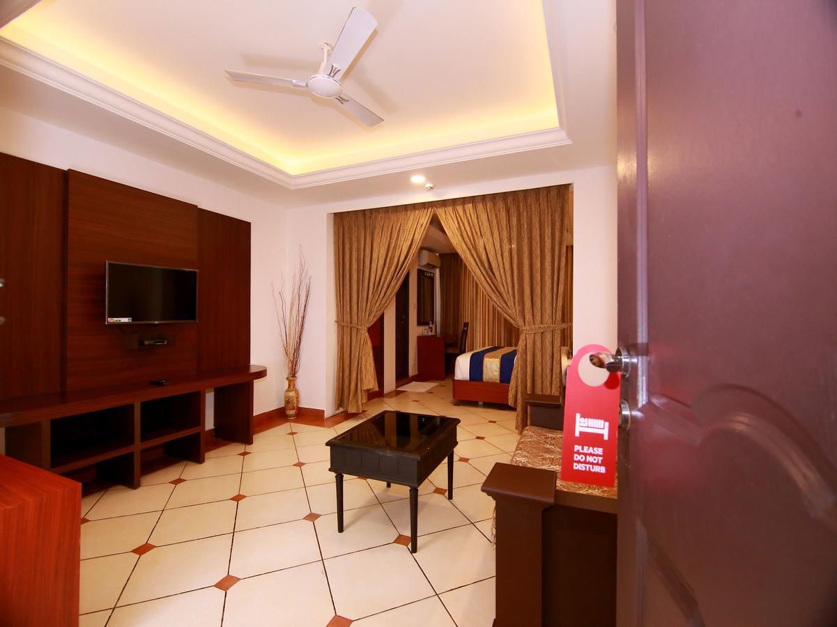 Emarald Hotel Cochin Kochi Exterior foto