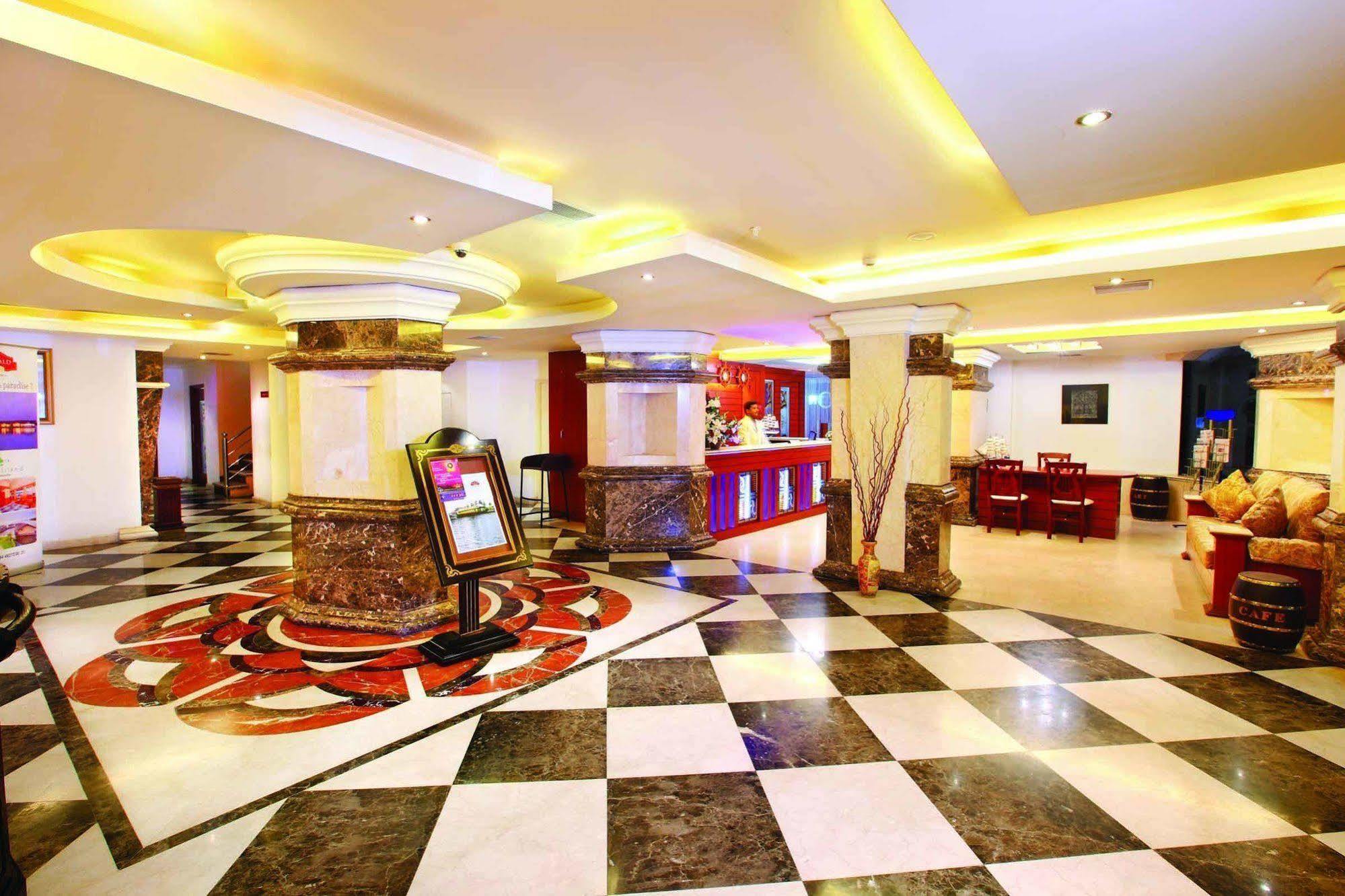 Emarald Hotel Cochin Kochi Exterior foto